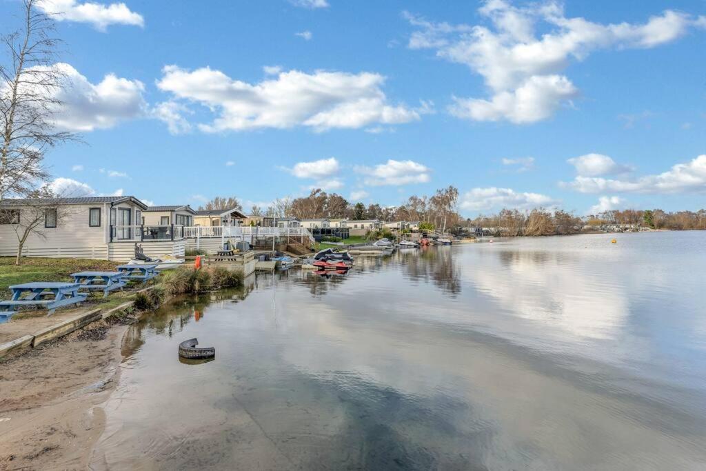 Tattershall Lakes: Sally'S Superior Stay Exteriör bild