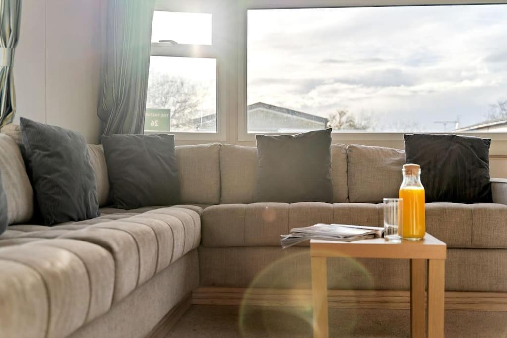 Tattershall Lakes: Sally'S Superior Stay Exteriör bild