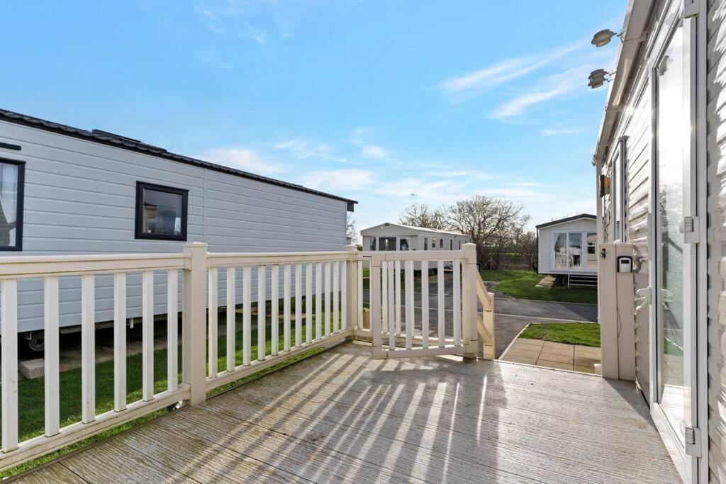Tattershall Lakes: Sally'S Superior Stay Exteriör bild