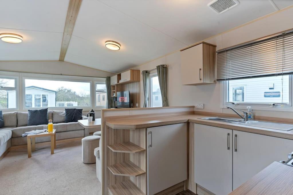 Tattershall Lakes: Sally'S Superior Stay Exteriör bild