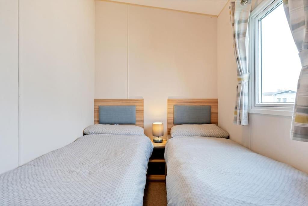Tattershall Lakes: Sally'S Superior Stay Exteriör bild