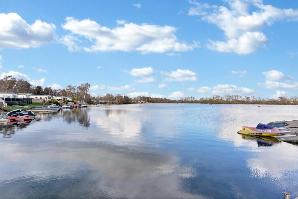 Tattershall Lakes: Sally'S Superior Stay Exteriör bild